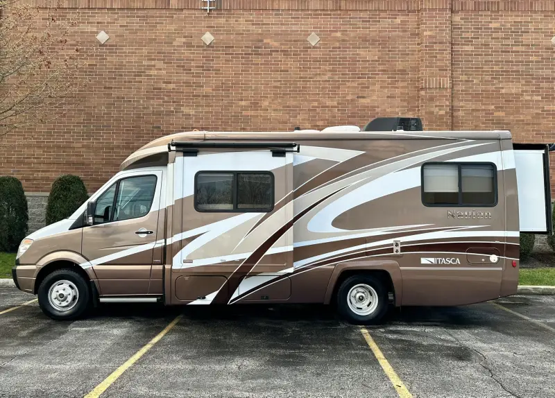 2012 Itasca Navion IQ M-24G-3500 photo 43