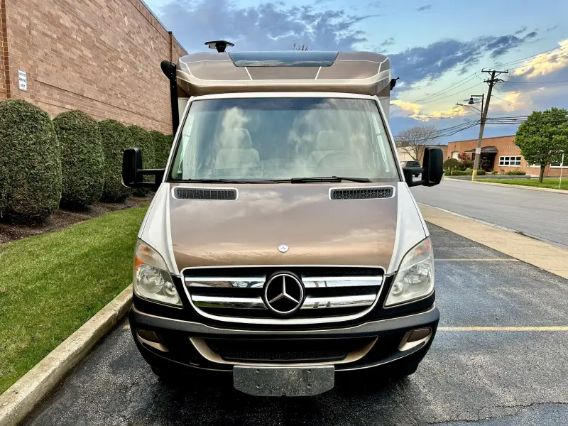2012 Itasca Navion IQ M-24G-3500 photo 31