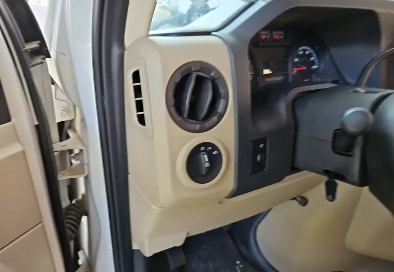2012 Coachman Freelander 32BH photo 11