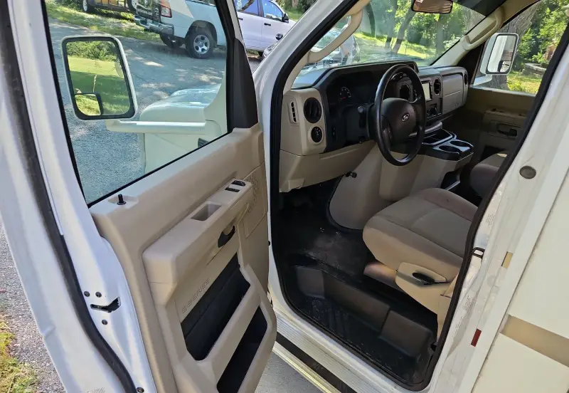 2012 Coachman Freelander 32BH photo 5