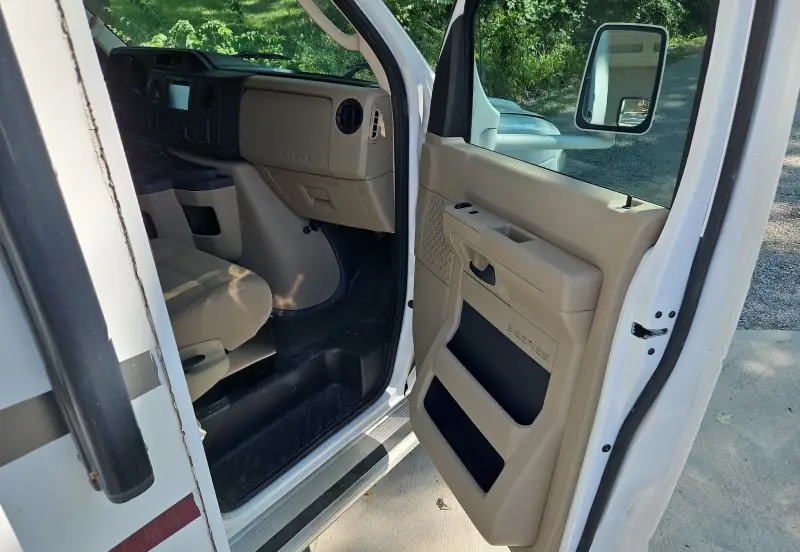 2012 Coachman Freelander 32BH photo 17
