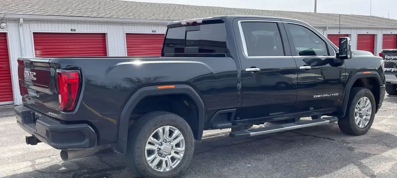 2020 GMC Sierra 2500HD Denali photo 2
