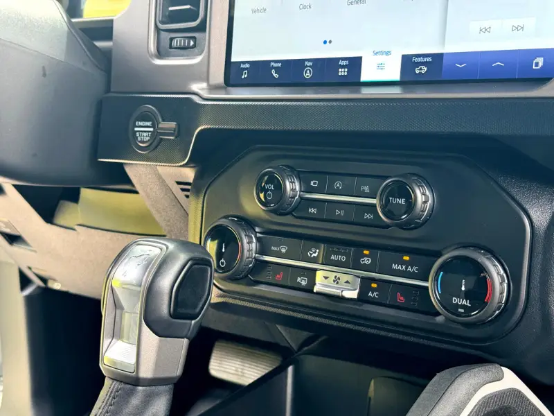 2022 Ford Bronco Outer Banks photo 8