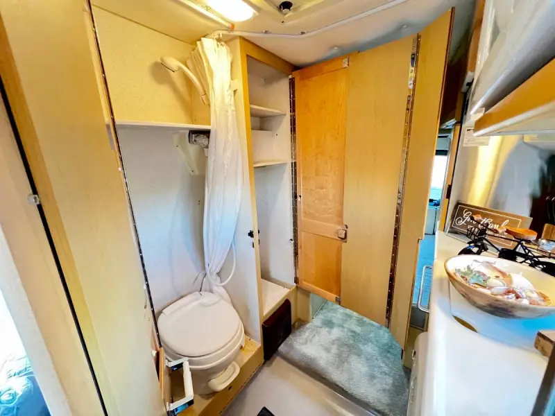 2011 Roadtrek Versatile 190 Class B photo 11