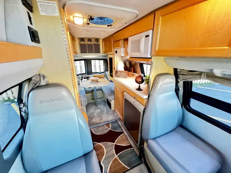 2011 Roadtrek Versatile 190 Class B photo 5