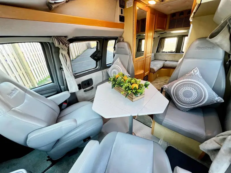 2011 Roadtrek Versatile 190 Class B photo 10
