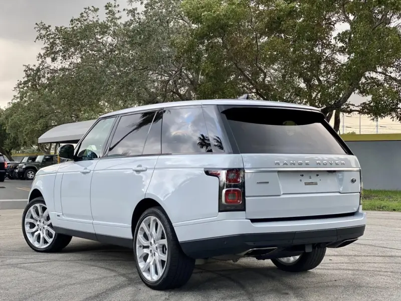 2020 Land Rover Range Rover P525 HSE photo 10