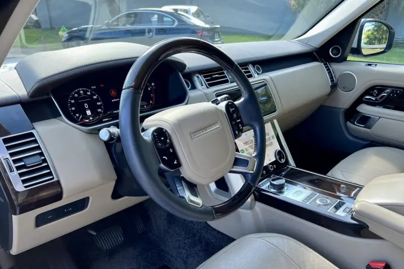 2020 Land Rover Range Rover P525 HSE photo 5
