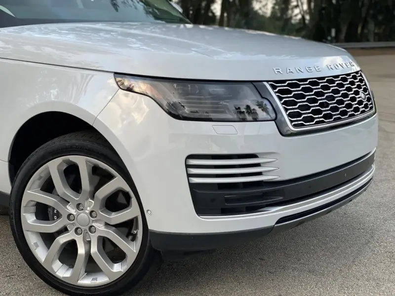 2020 Land Rover Range Rover P525 HSE photo 18