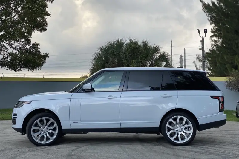 2020 Land Rover Range Rover P525 HSE photo 8