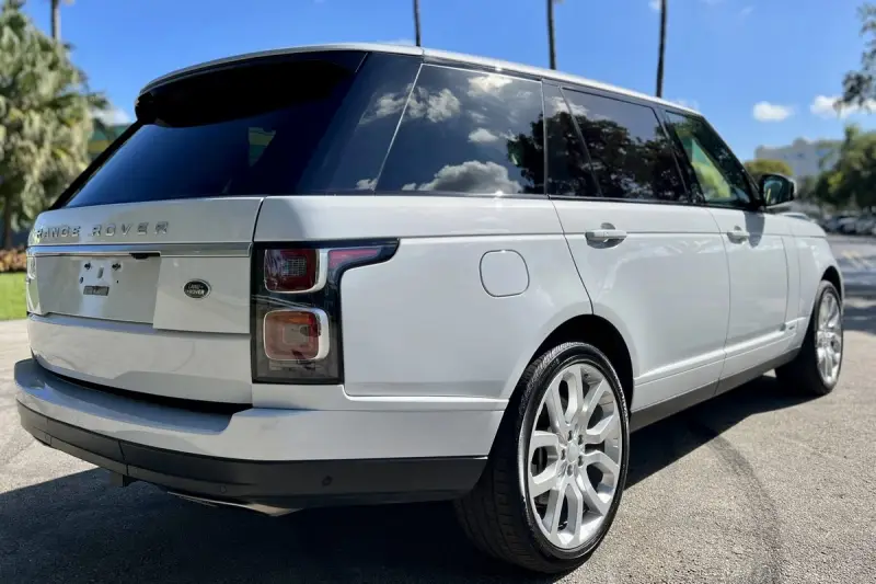 2020 Land Rover Range Rover P525 HSE photo 4
