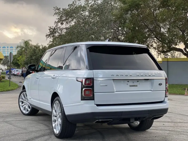 2020 Land Rover Range Rover P525 HSE photo 11