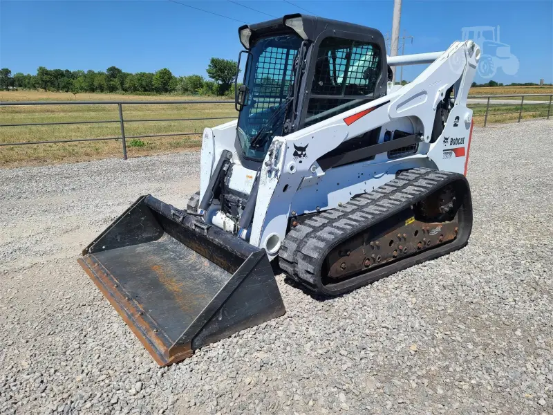 2017 Bobcat T870 Skid Steer photo 1