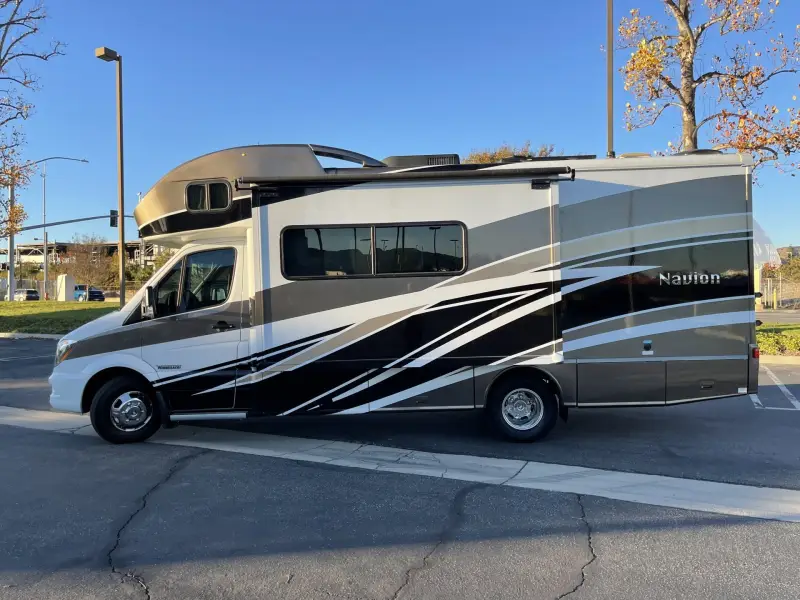 2016 Itasca Navion 24J photo 9