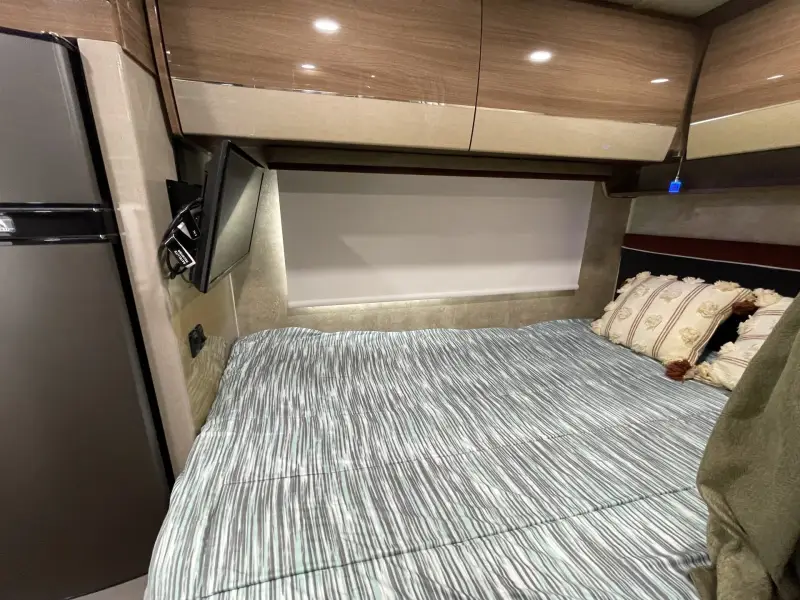2016 Itasca Navion 24J photo 28