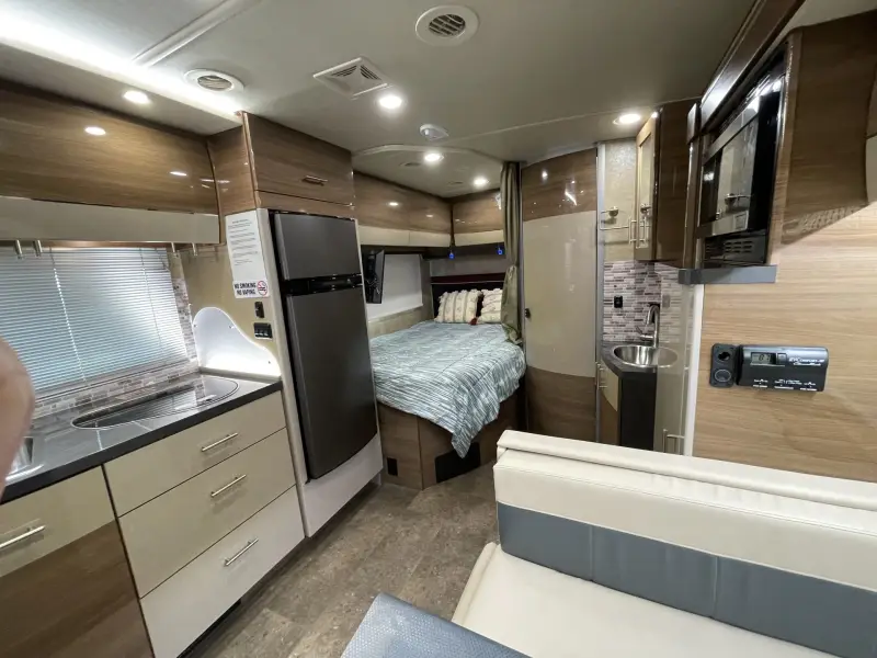 2016 Itasca Navion 24J photo 27