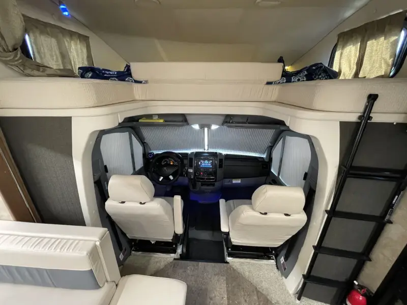2016 Itasca Navion 24J photo 24
