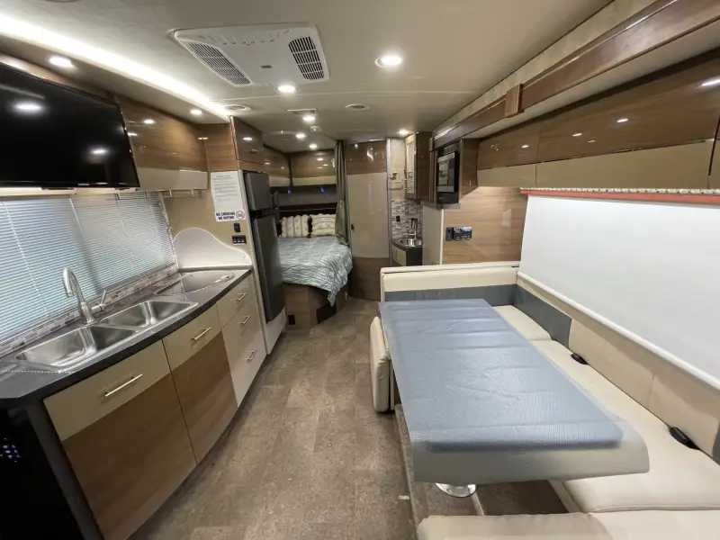 2016 Itasca Navion 24J photo 26