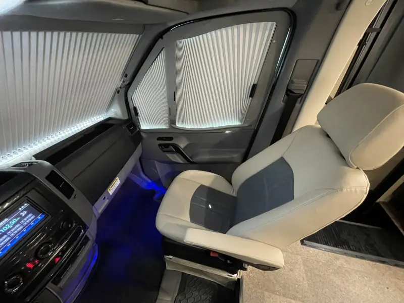2016 Itasca Navion 24J photo 23