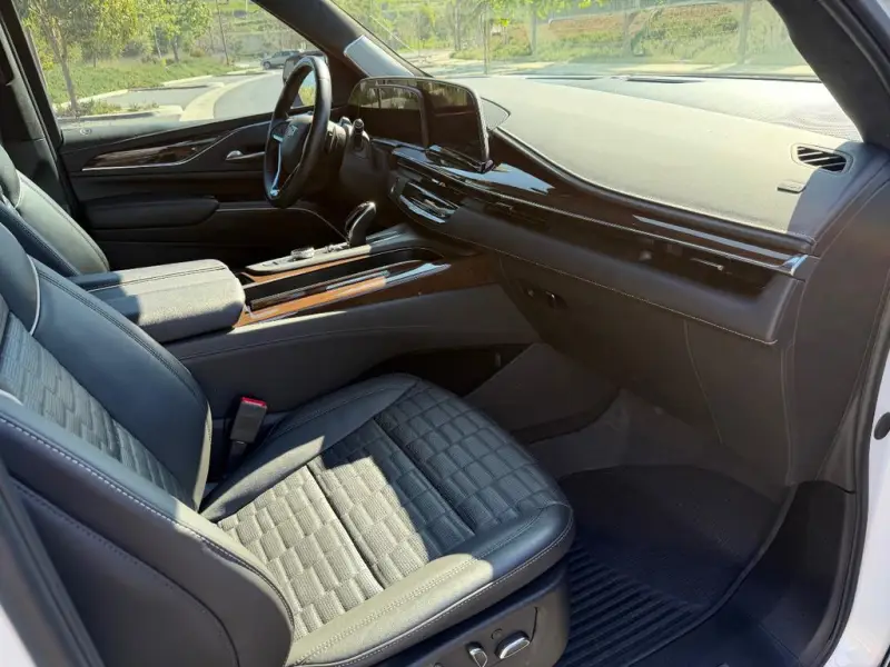 2024 Cadillac Escalade ESV Sport Platinum photo 13