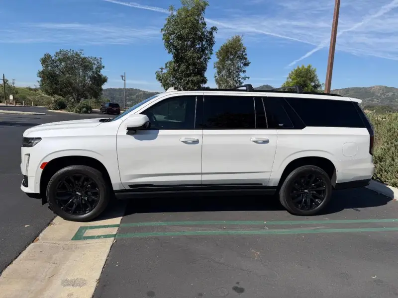 2024 Cadillac Escalade ESV Sport Platinum photo 4