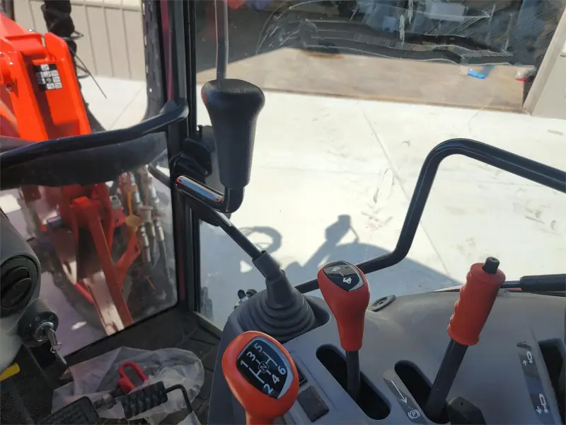 2020 KUBOTA M5-111D Front Loader photo 25