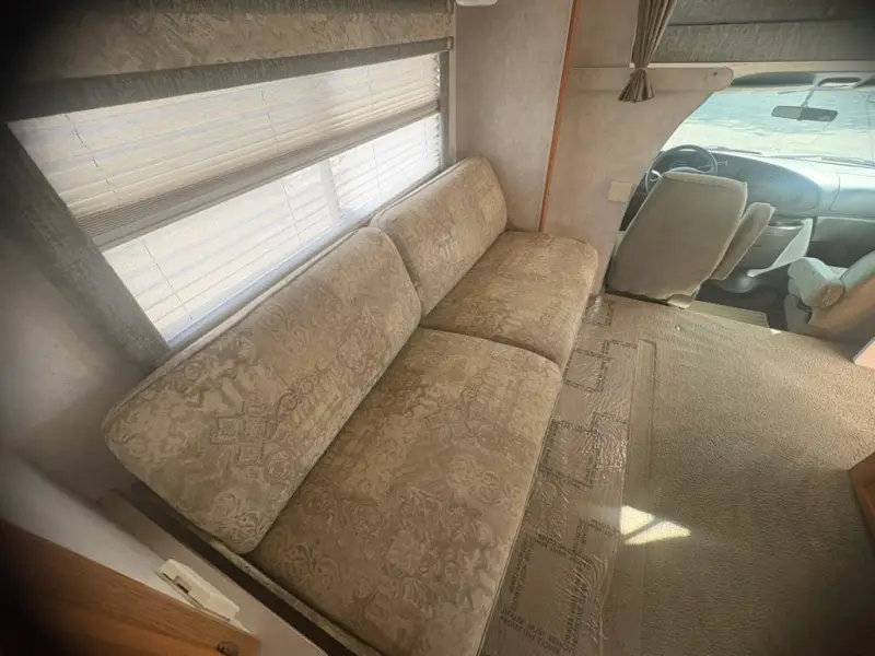 2003 Winnebago Minnie photo 5