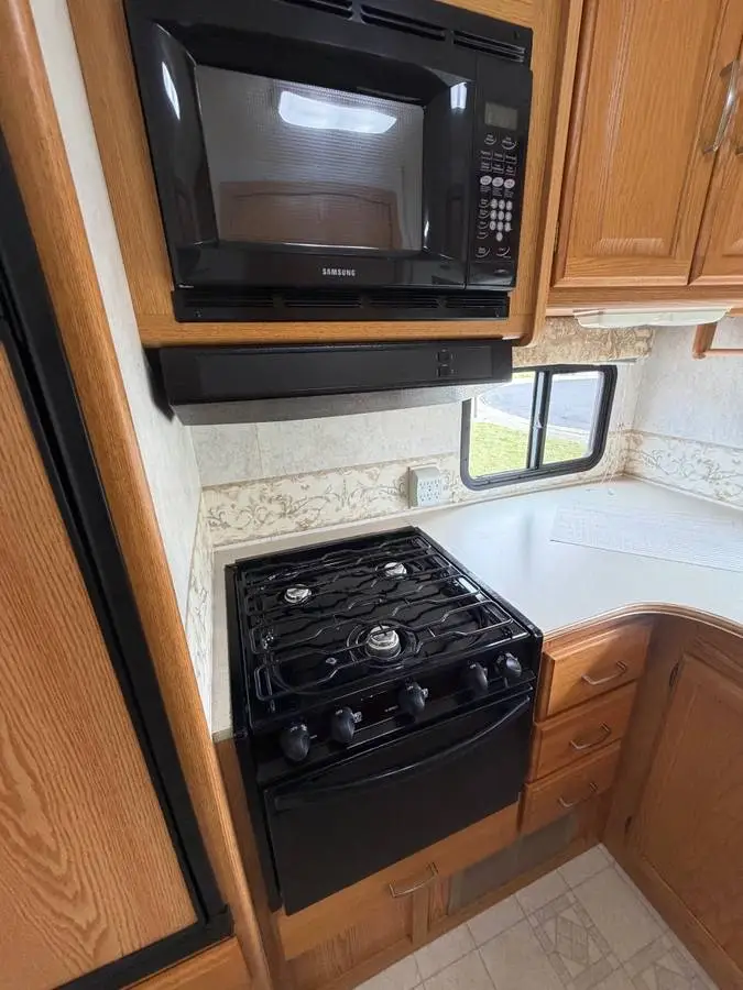 2003 Winnebago Minnie photo 22