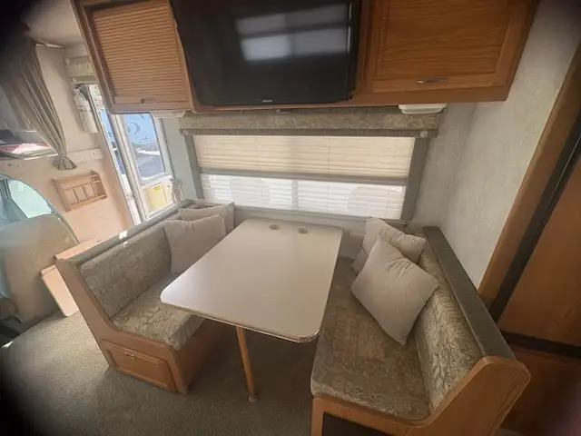 2003 Winnebago Minnie photo 7