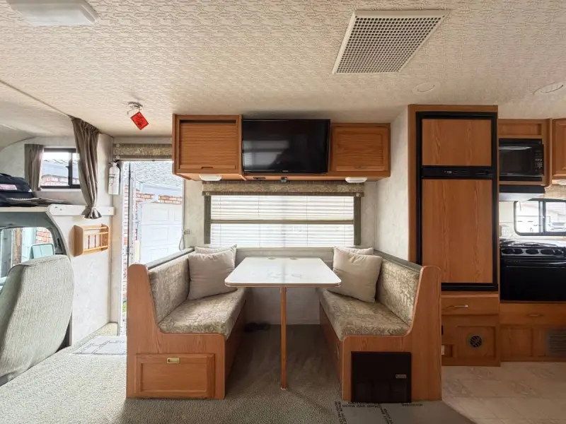 2003 Winnebago Minnie photo 13