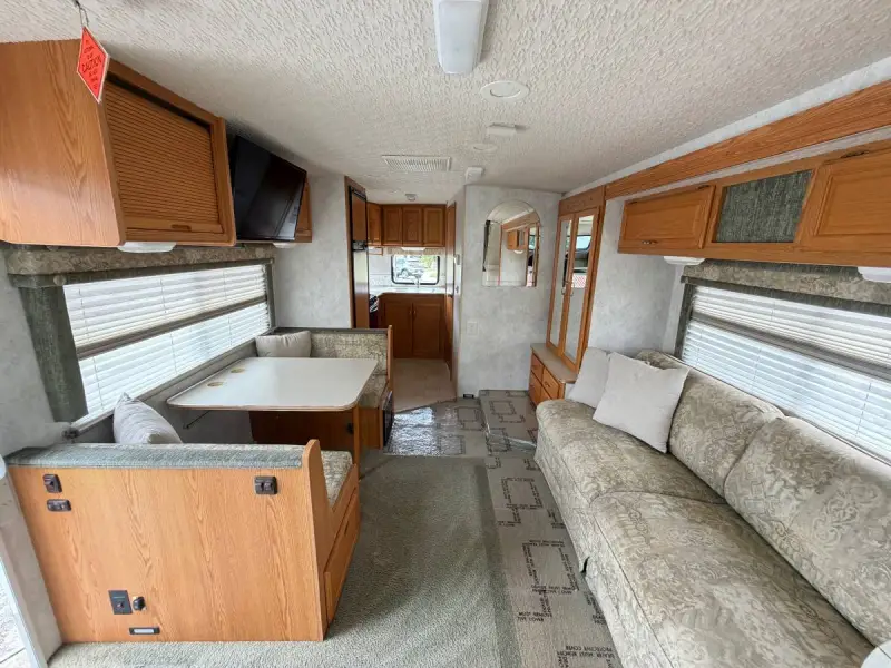2003 Winnebago Minnie photo 12