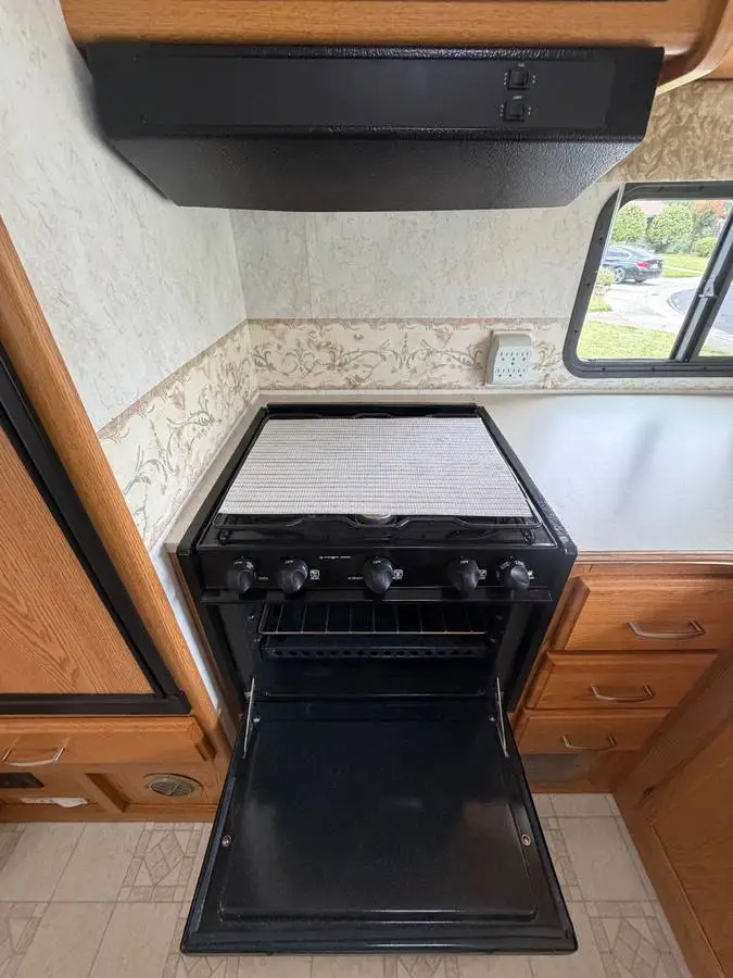 2003 Winnebago Minnie photo 23