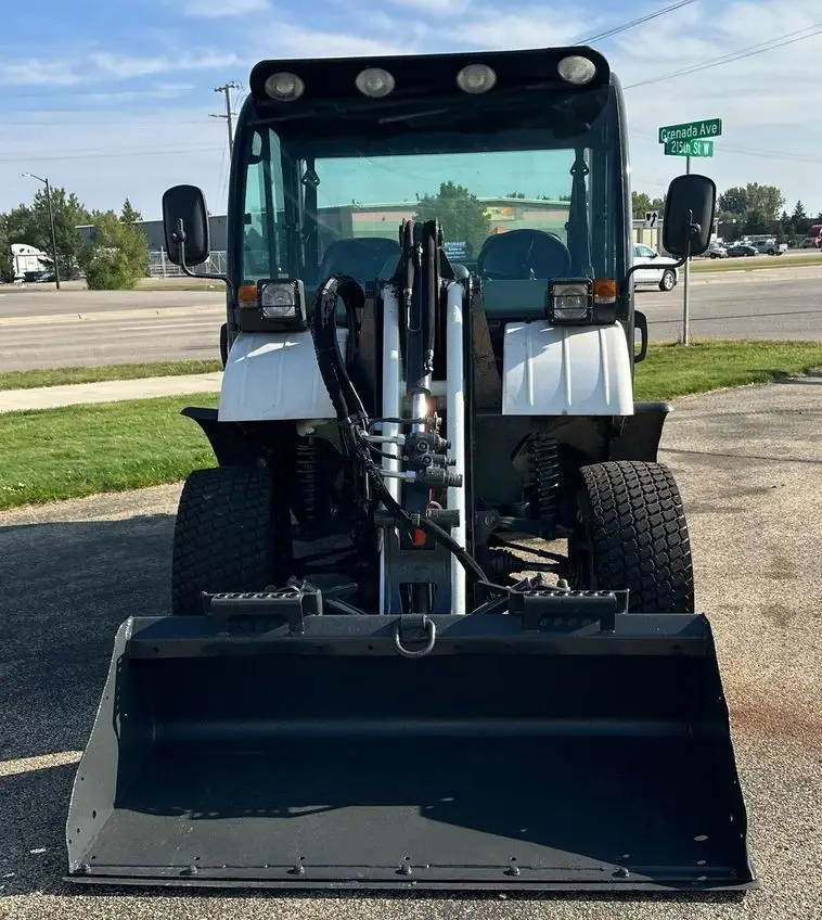 2016 Bobcat 5600 Toolcat photo 2