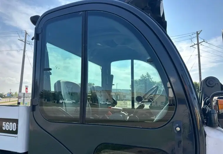 2016 Bobcat 5600 Toolcat photo 41