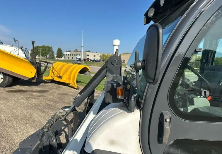 2016 Bobcat 5600 Toolcat photo 12