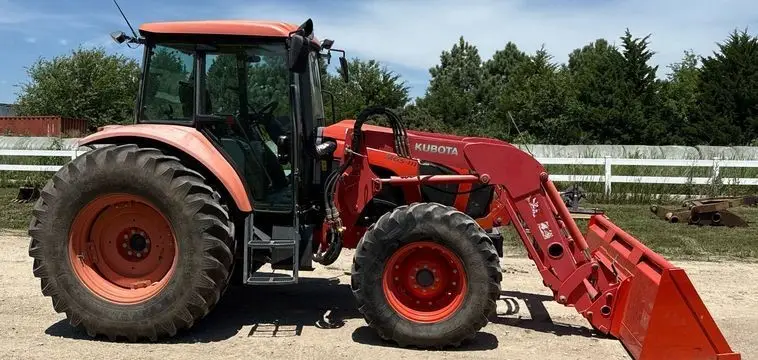 2017 Kubota M6S-111 MFWD photo 4