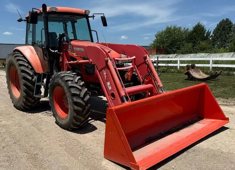 2017 Kubota M6S-111 MFWD photo 3