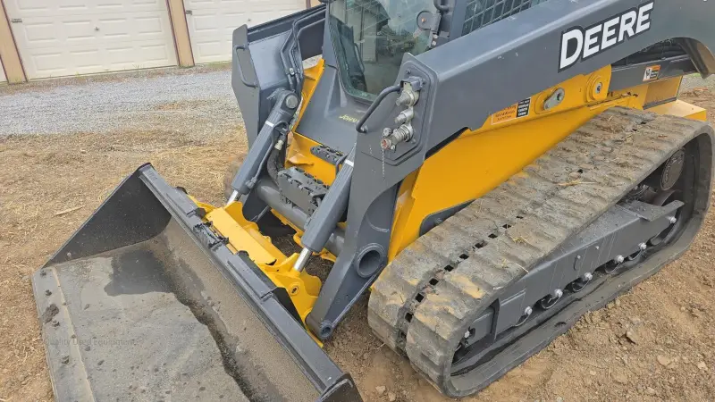 2019 DEERE 333G photo 25
