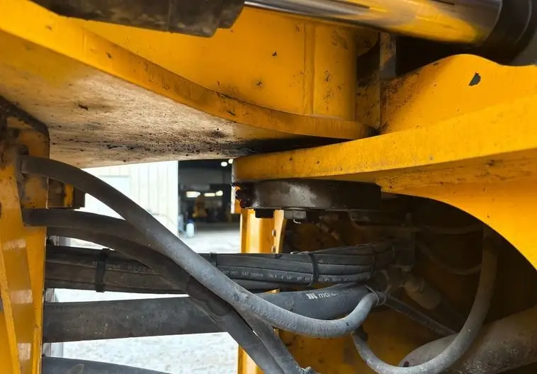 2019 JCB 427ZXT4F Wheel Loader photo 14