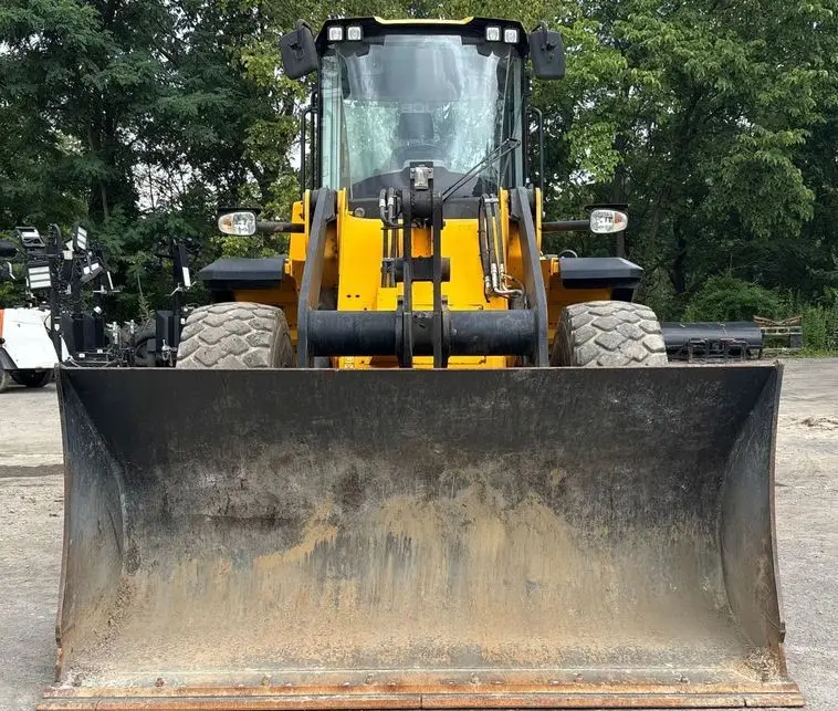 2019 JCB 427ZXT4F Wheel Loader photo 2