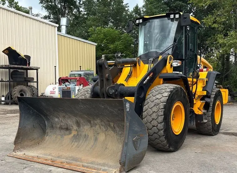 2019 JCB 427ZXT4F Wheel Loader photo 1