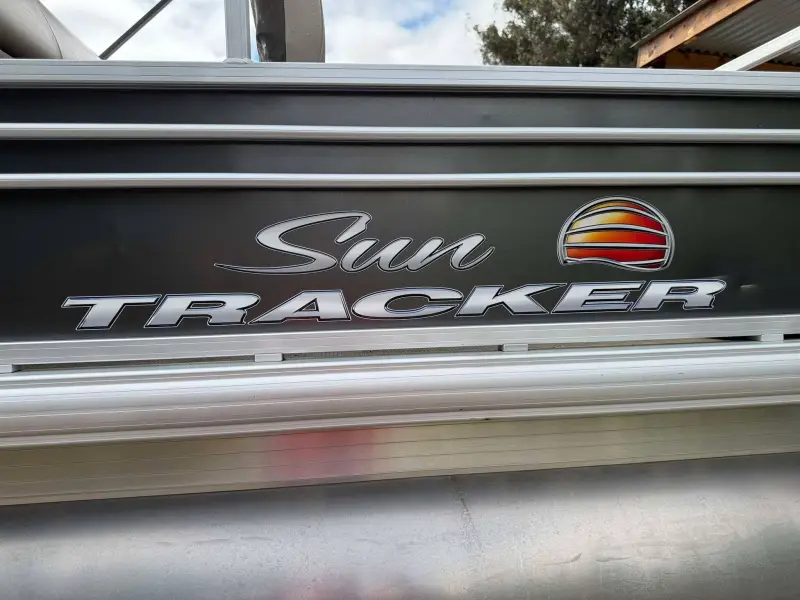 2023 Sun Tracker Tritoon XP3 Fishing Barge 22 DLX photo 36