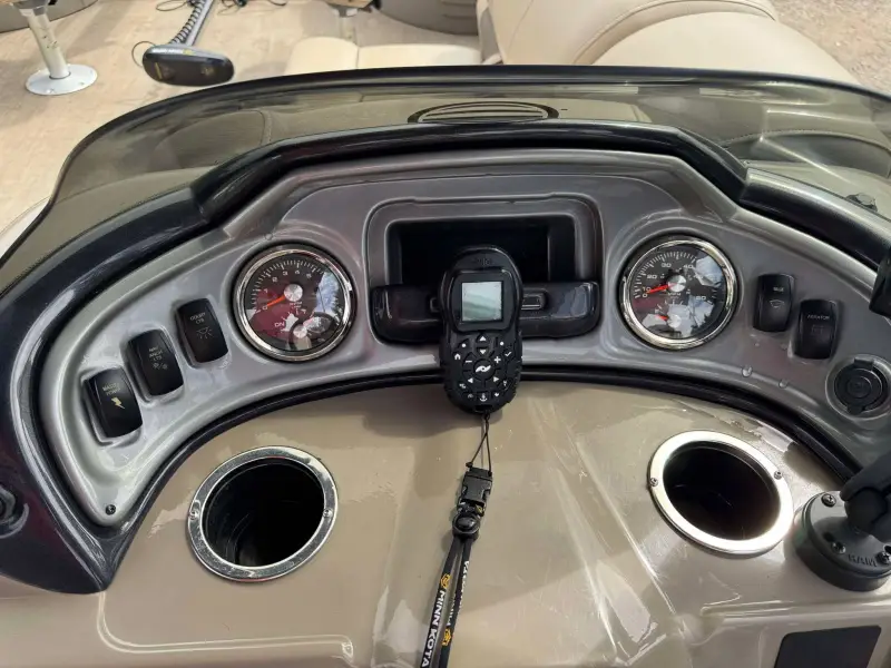 2023 Sun Tracker Tritoon XP3 Fishing Barge 22 DLX photo 33