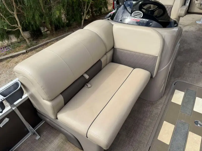 2023 Sun Tracker Tritoon XP3 Fishing Barge 22 DLX photo 28