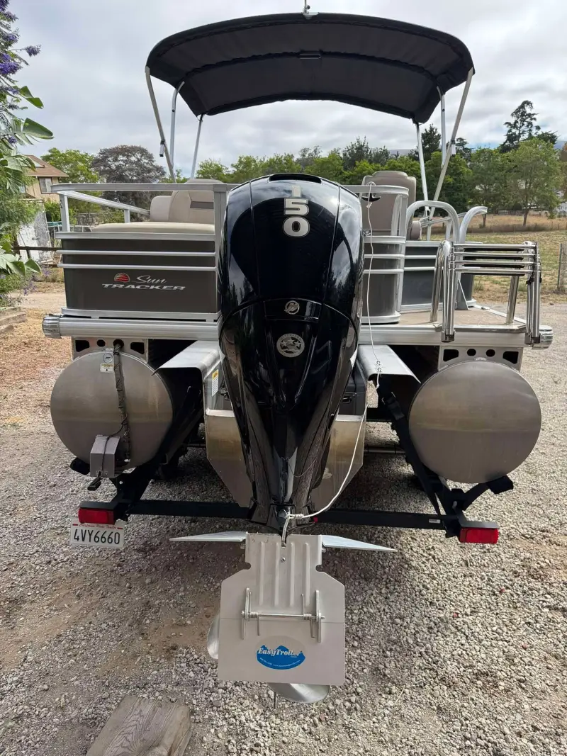 2023 Sun Tracker Tritoon XP3 Fishing Barge 22 DLX photo 34