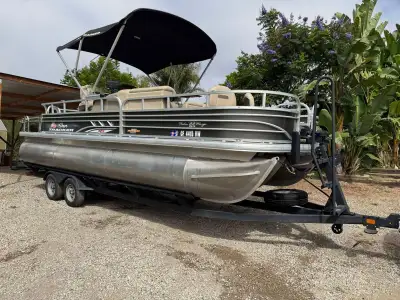 2023 Sun Tracker Tritoon XP3 Fishing Barge 22 DLX