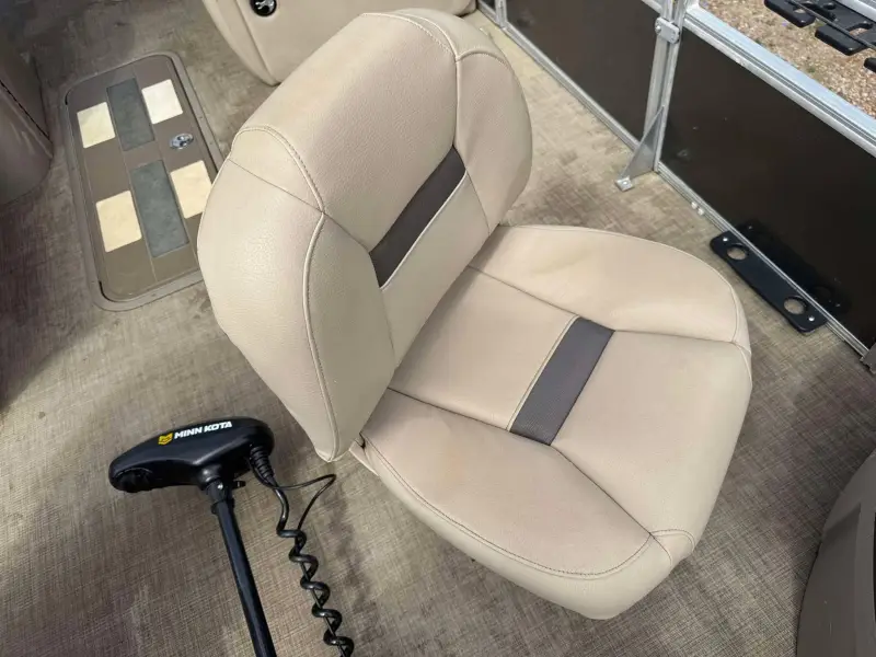 2023 Sun Tracker Tritoon XP3 Fishing Barge 22 DLX photo 15