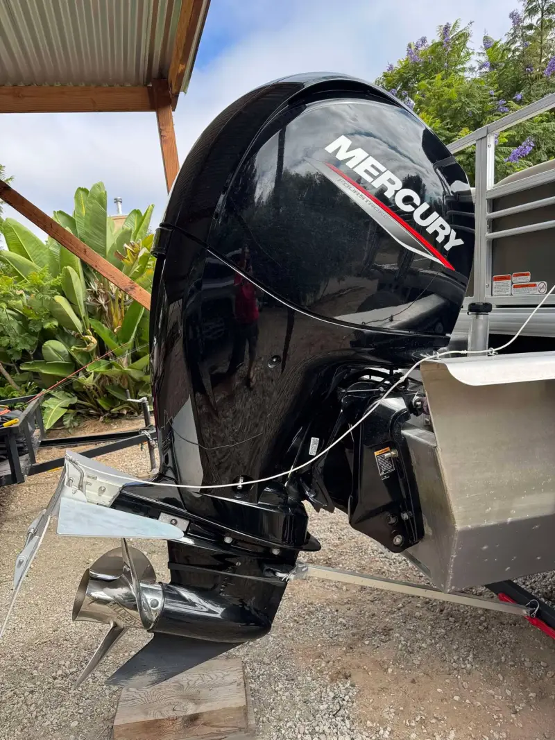 2023 Sun Tracker Tritoon XP3 Fishing Barge 22 DLX photo 5