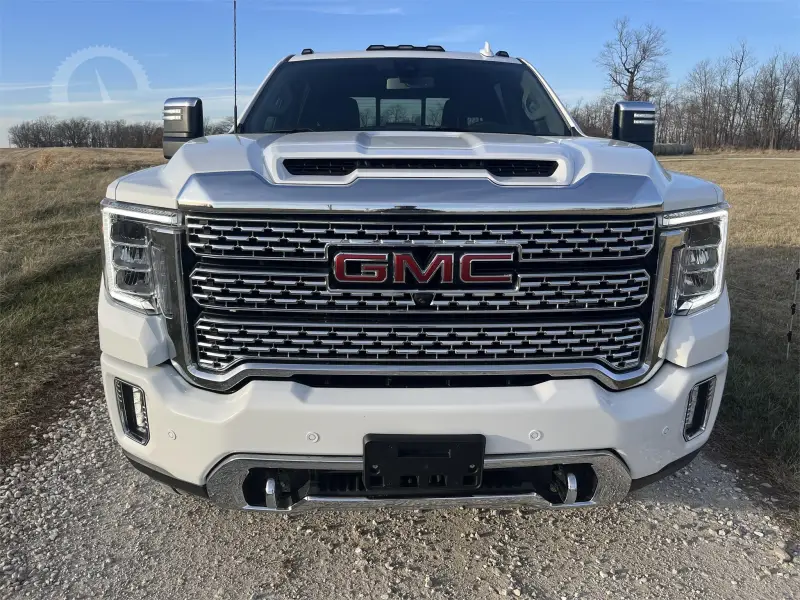 2021 GMC Sierra 2500HD Denali Crew Cab photo 11