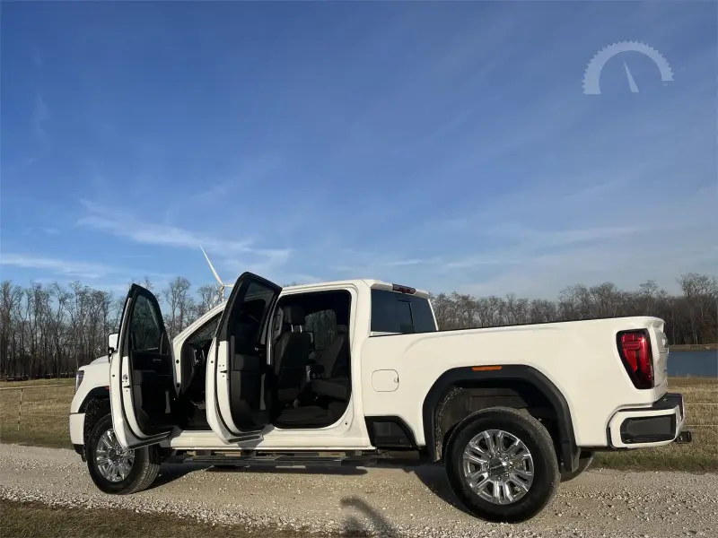 2021 GMC Sierra 2500HD Denali Crew Cab photo 44